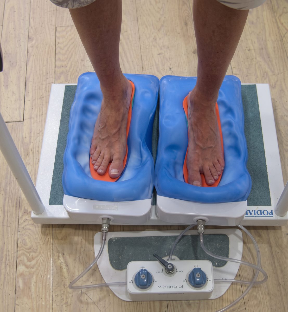 Prise d'empreinte des pieds pour des semelles sur mesure